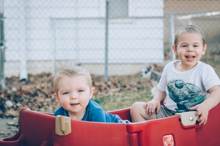 micah-and-ezra-in-the-wagon_25602992405_o.jpg